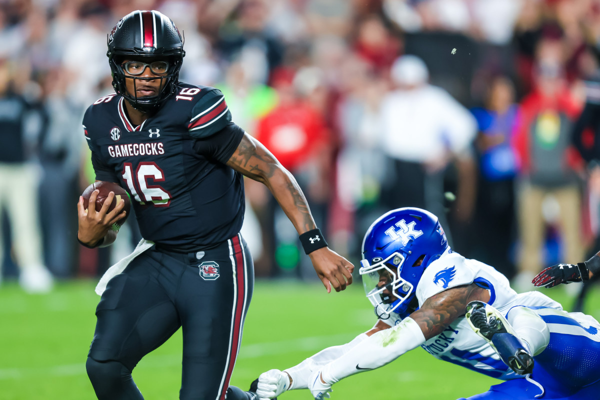 LaNorris Sellers rushes past Kentucky Wildcats defensive back